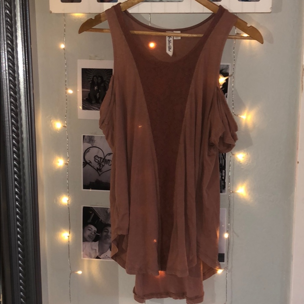others follow off the shoulder